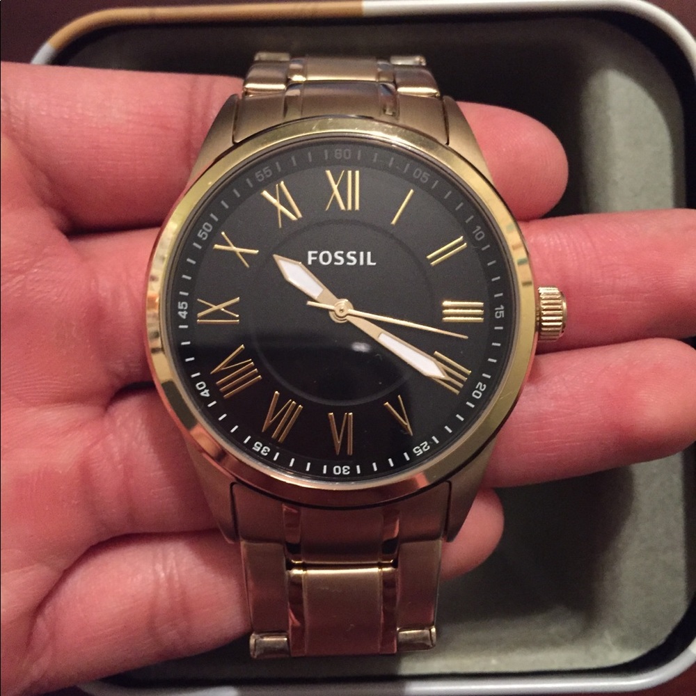 Men’s fossil gold watch.